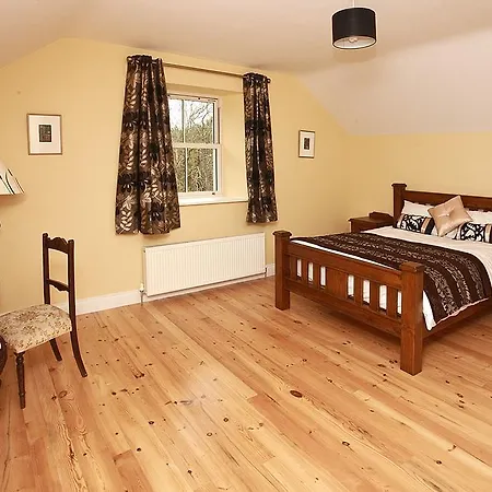 Brownes Farm House- Relisted For 2022 * Ballymacart Bridge
